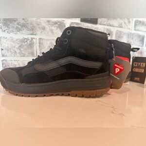 NWT Vans MTE cold weather high tops. Women’s size 7 men’s size 5.5